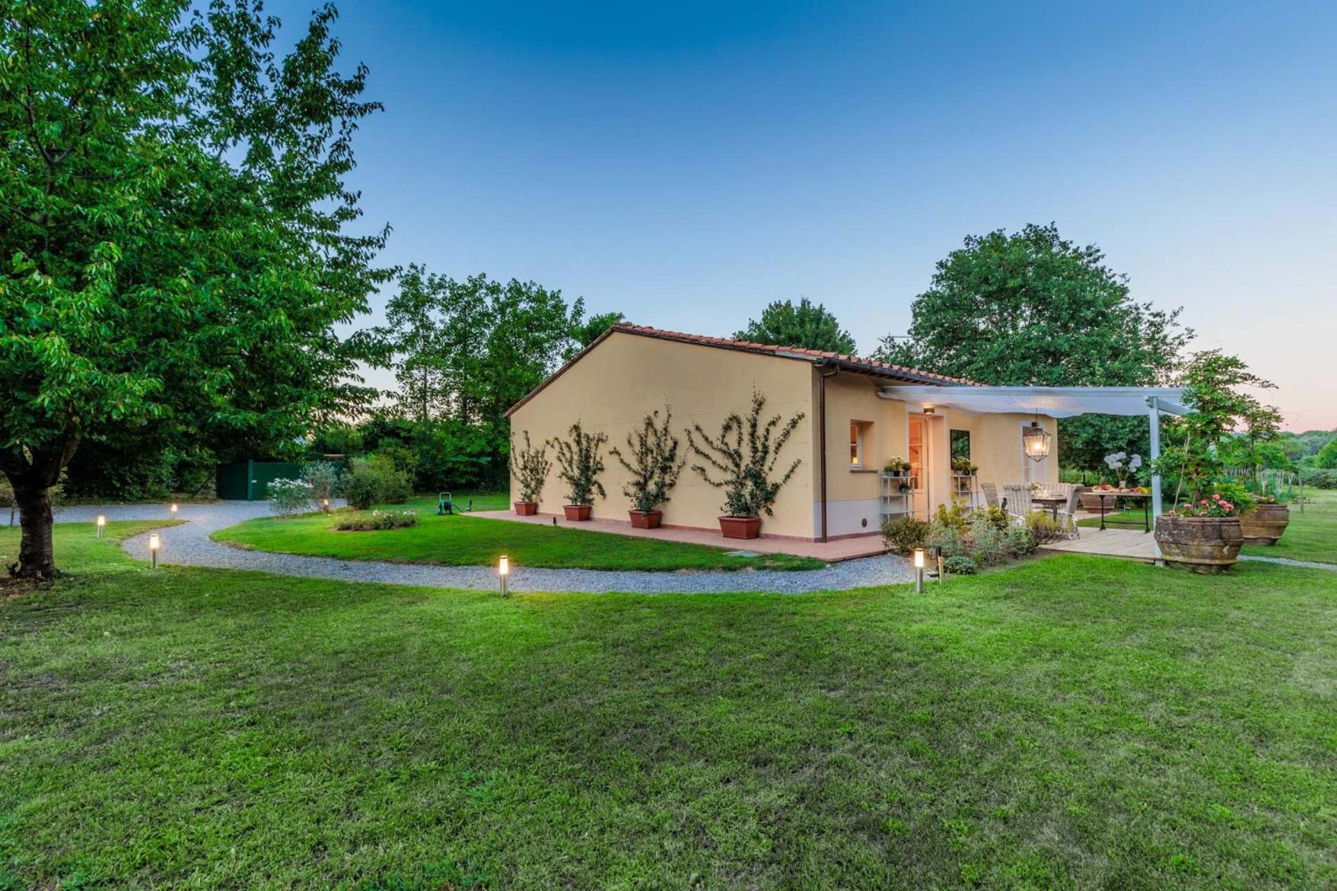 Villa Bassotta, A Charming Cottage Lucca Exterior foto